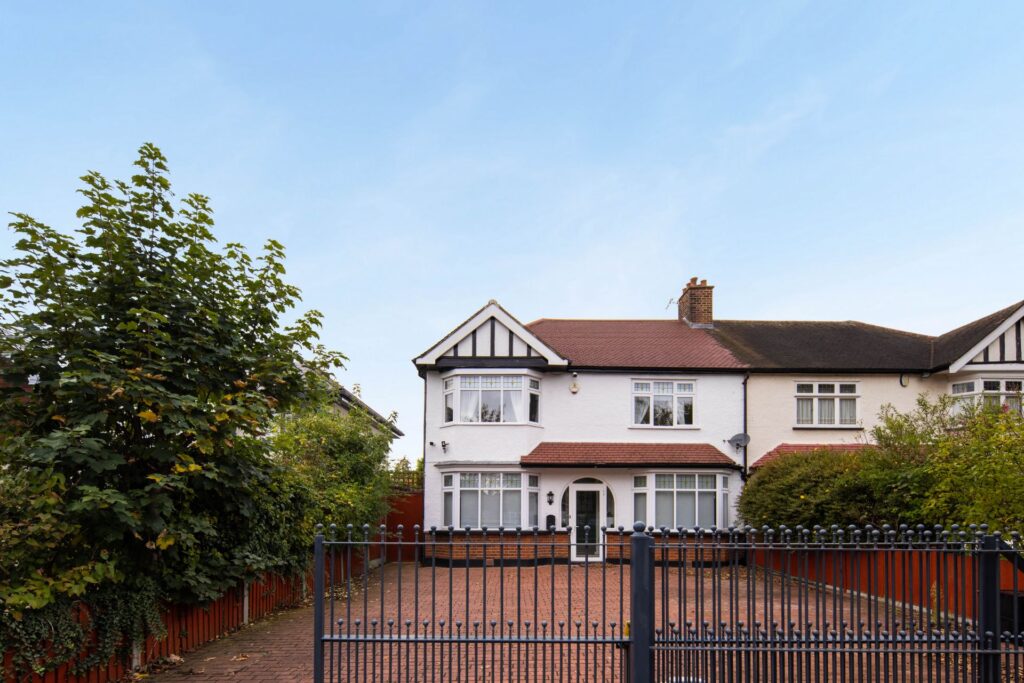 Malford Grove, South Woodford, E18