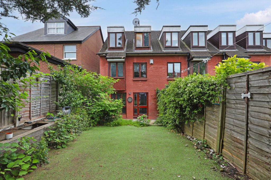 Pretoria Road, Chingford, E4