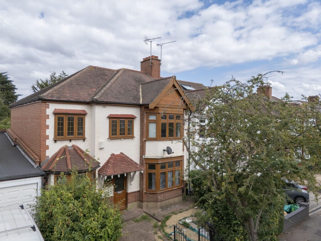 Charnwood Drive, South Woodford, E18