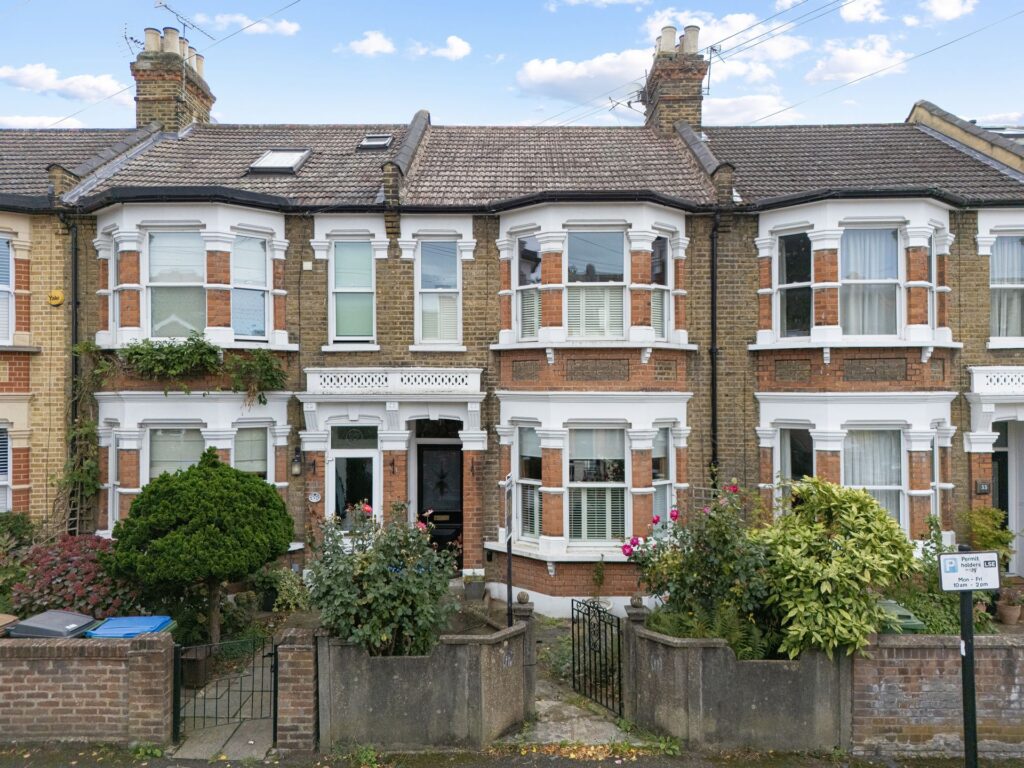 Hartley Road, Bushwood, E11