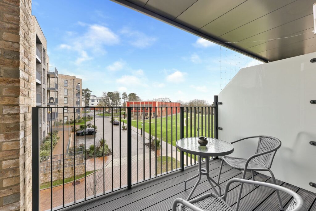 Luctons Close, Loughton, IG10