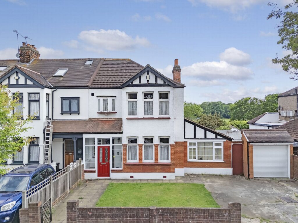 Cheyne Avenue, South Woodford, E18