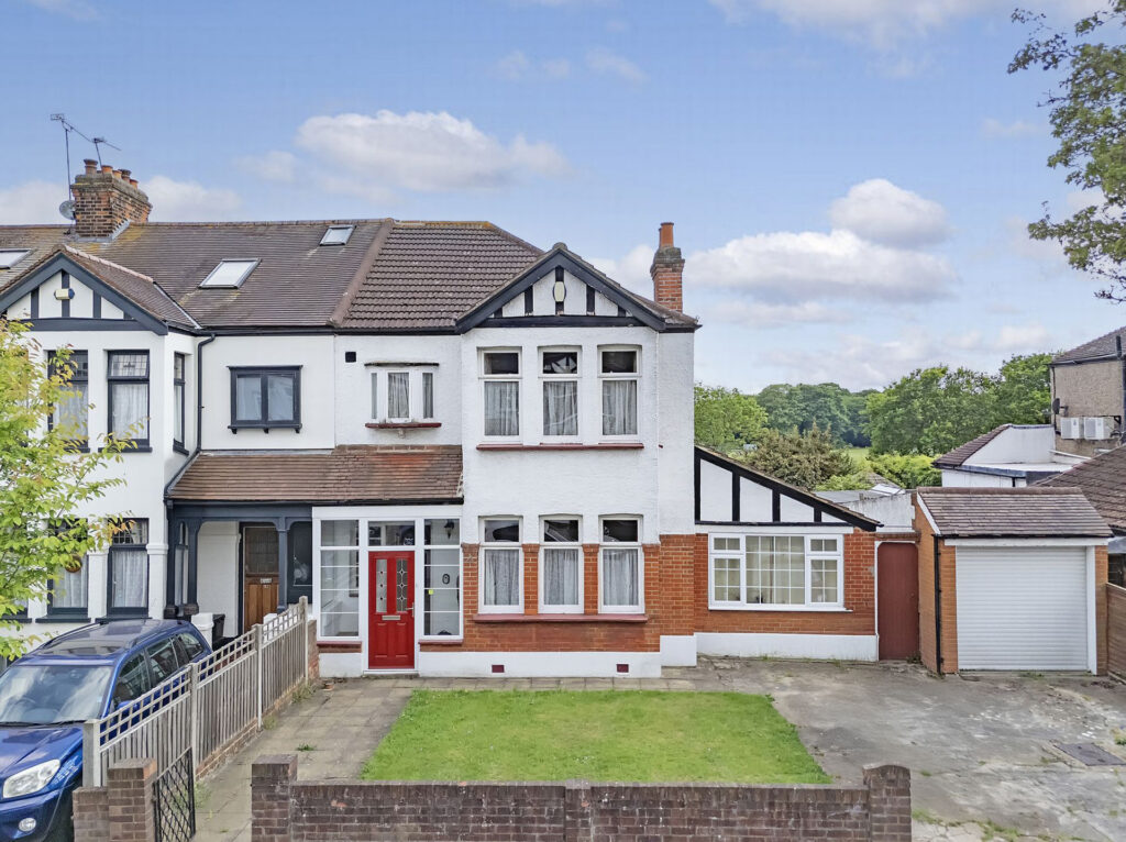 Cheyne Avenue, South Woodford, E18