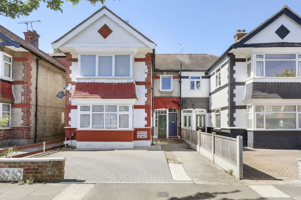 Lechmere Avenue, Woodford Green, IG8