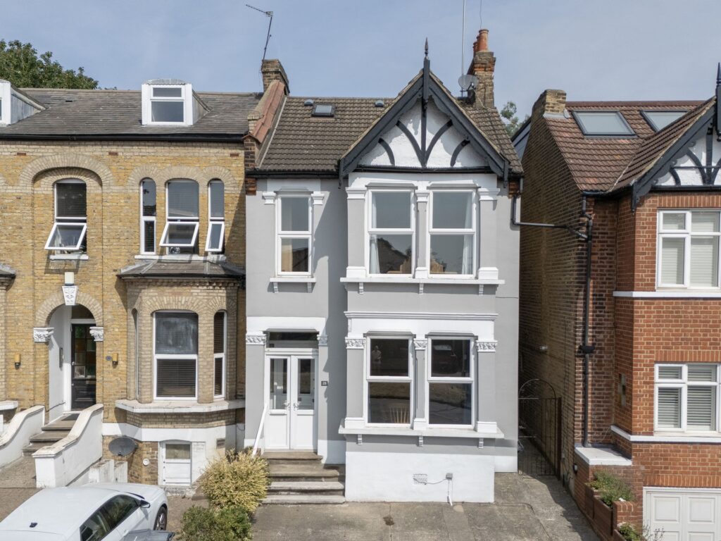 Chigwell Road, South Woodford, E18